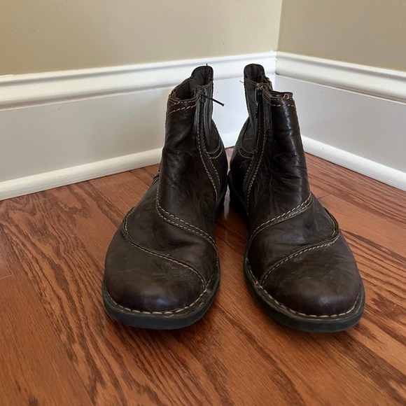 Clarks Booties - Picture 3 of 7